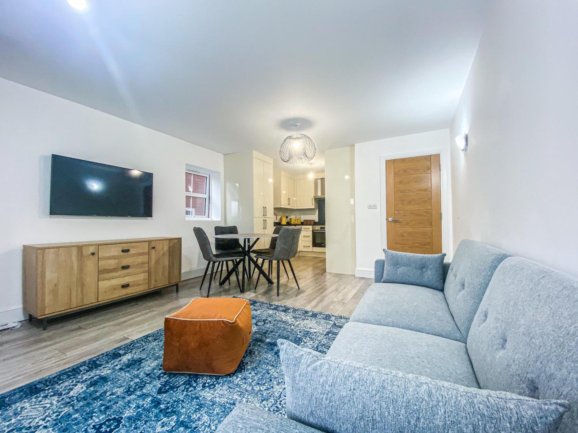 2 Bedroom City Centre Apartment In High Wycombe With Parking Exterior foto